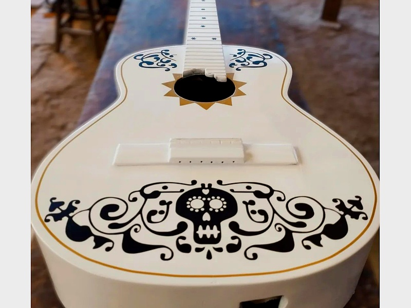 guitarra blanca ecuador