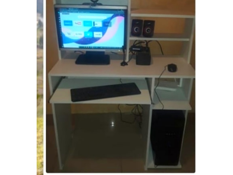 Mesa de computador almacenamiento eficiente Guayaquil