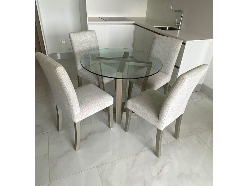 Comedor elegante y funcional - Ecuador