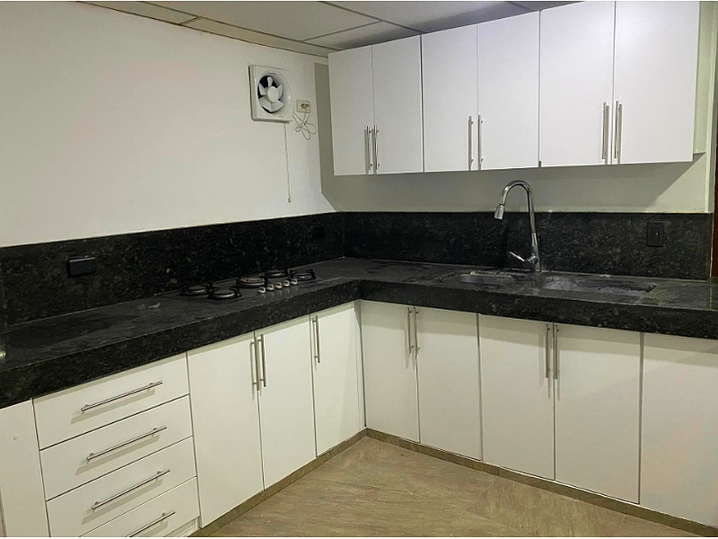 Mueble de cocina práctico y organizado - Ecuador