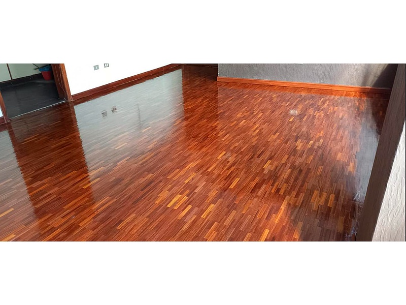 Lacado de pisos de madera Quito