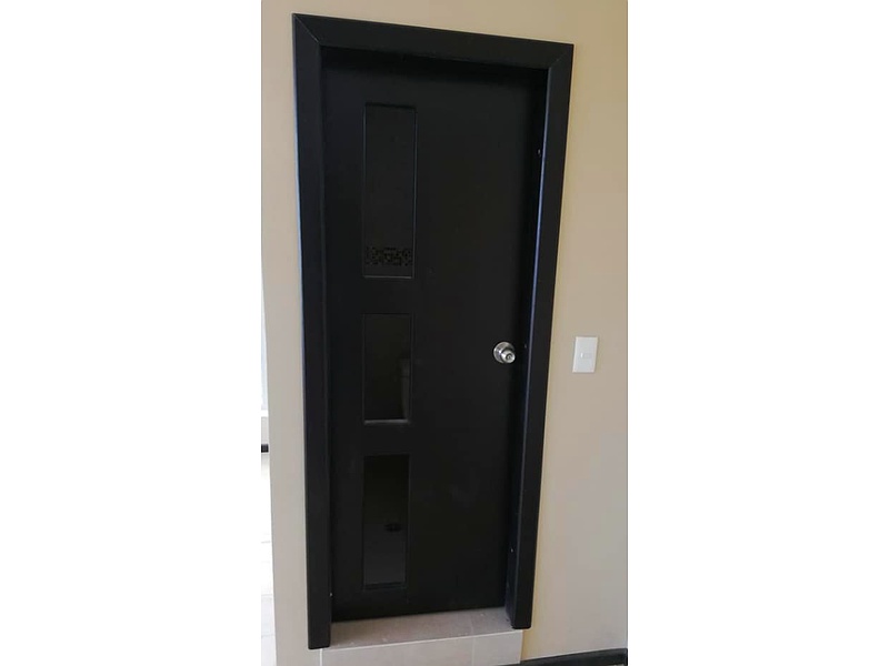 Puerta Negra Habitación Guayas