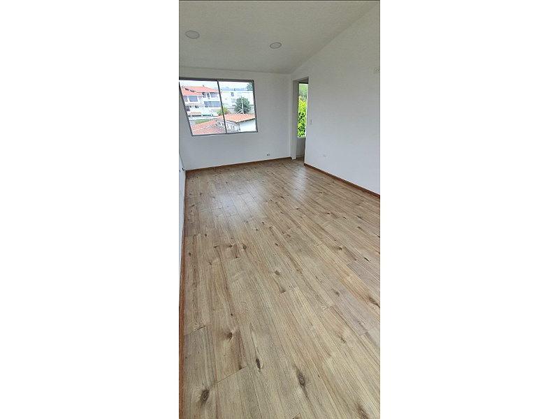 Instalación piso flotante Ecuador