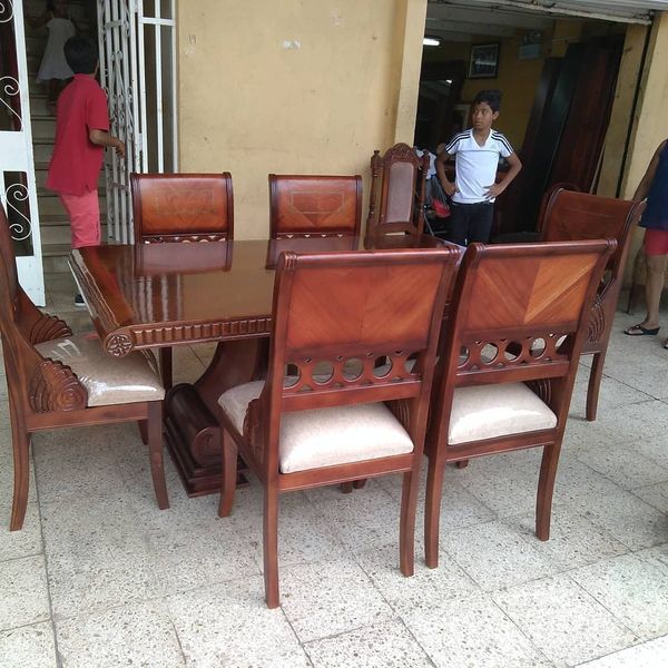 Mesa de comedor de madera Ecuador Mueblería Jiménez Guayaquil