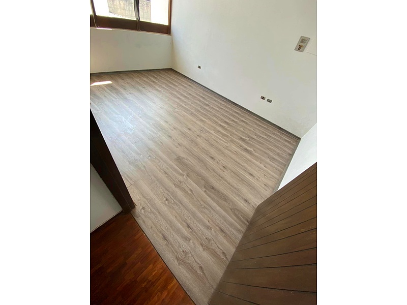 Instalación piso flotante Quito