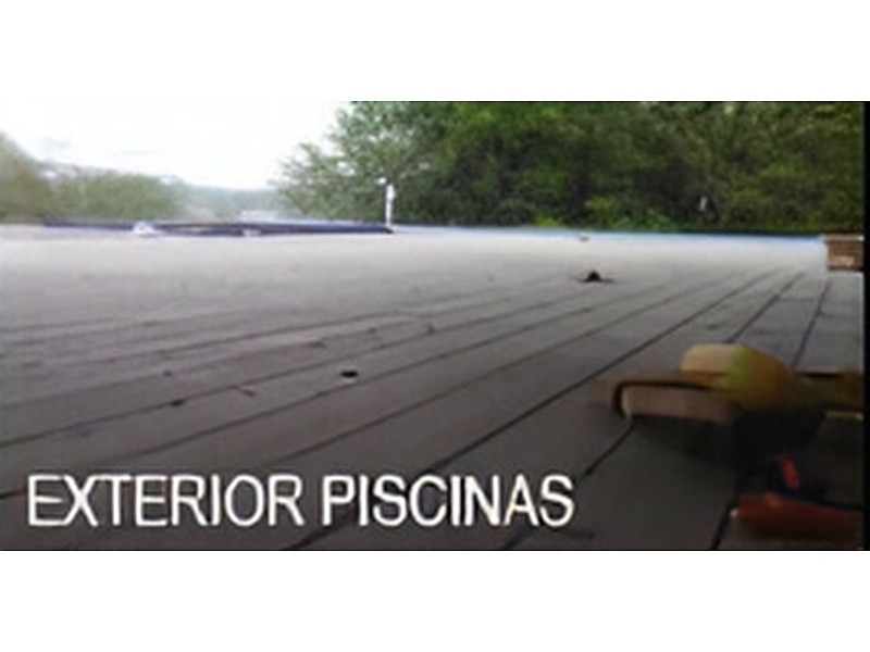 Instalación piso exterior de piscinas Quito