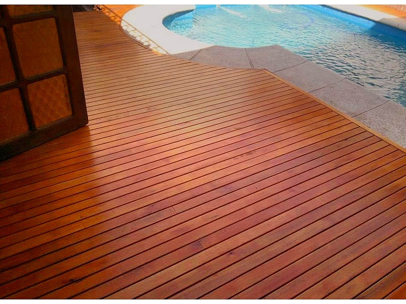 Piso deck exteriores Pichincha