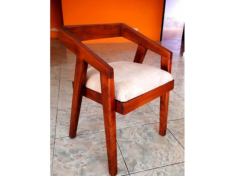 Silla de Madera Moderna - Ecuador