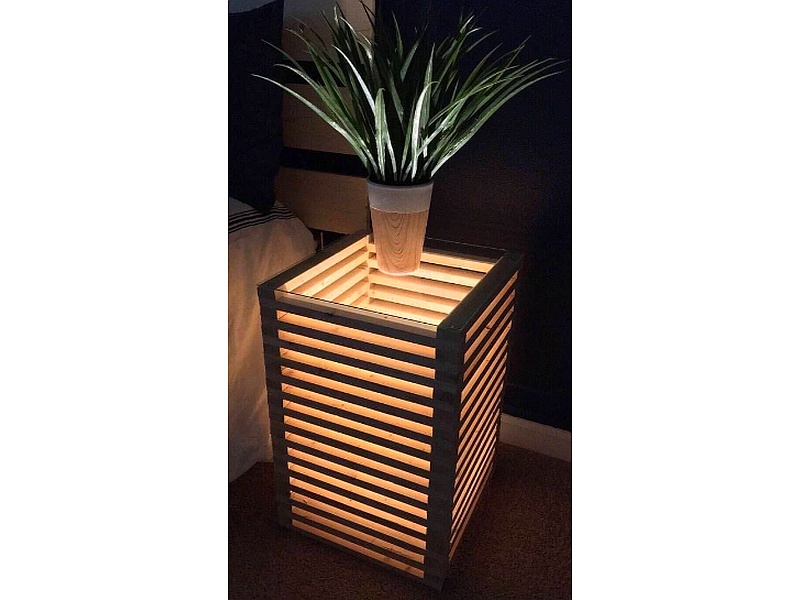 Base de Florero en Madera Iluminado - Ecuador