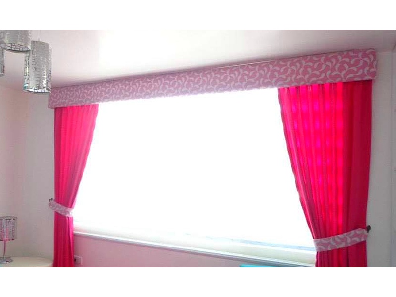 Cortinas de Tela Rosa - Ecuador