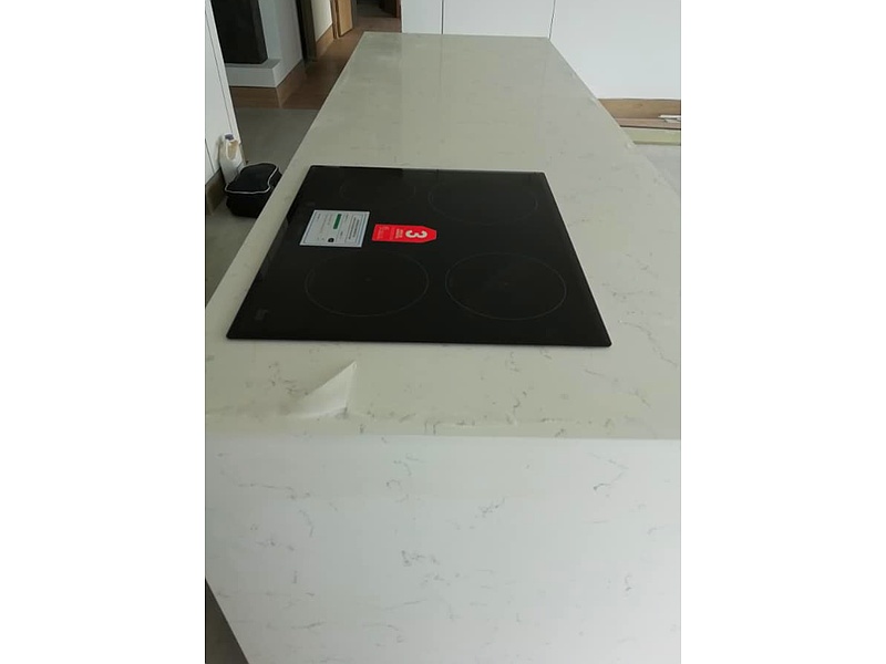 Mesones porcelanato Breccia Exquisito Ecuador