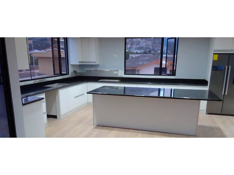 Mesones porcelanato Alpi  Ecuador