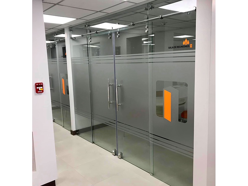 Oficina Vidrio Laminado Ecuador