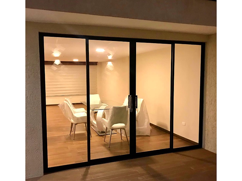 Puertas Vidrio Contorno Alum. Ambato