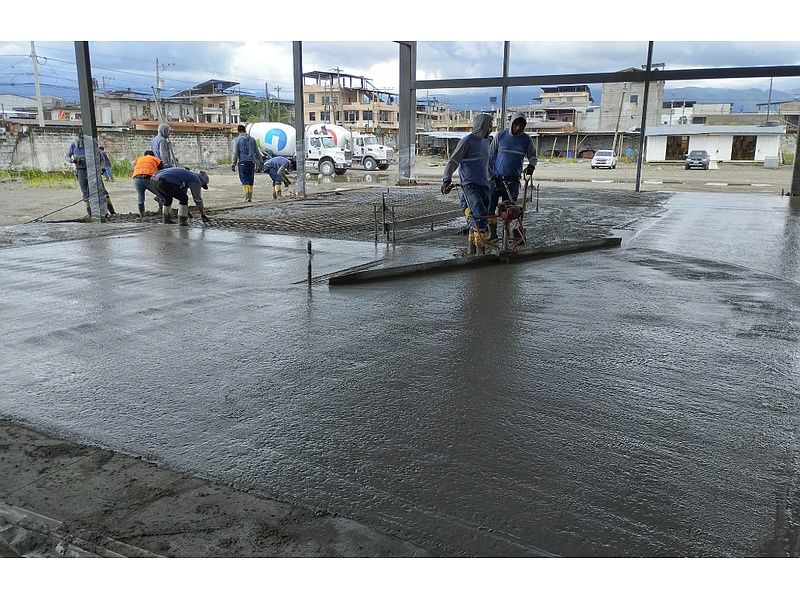 Construcción pisos Industriales Ecuador