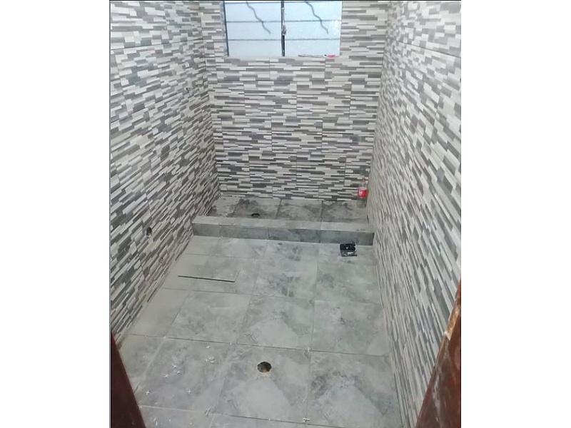 Instalación cerámica para baño Quito
