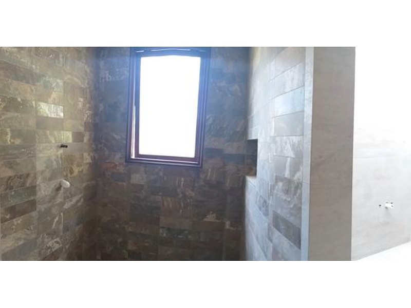 Instalación cerámica para baño Ecuador