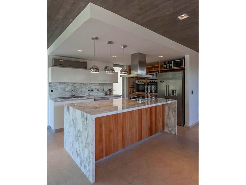 Mesones porcelanato Breccia Exquisito Ecuador