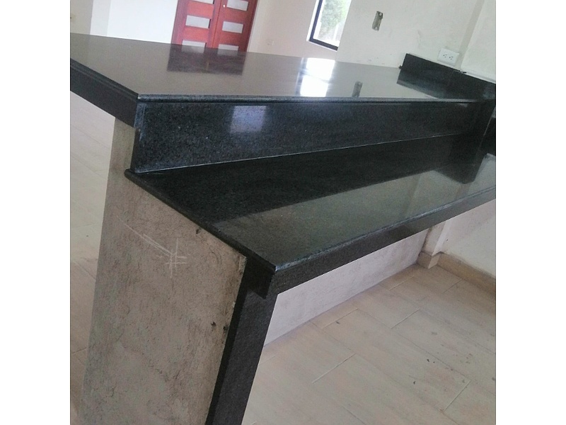 Mesones porcelanato Carrara Ecuador
