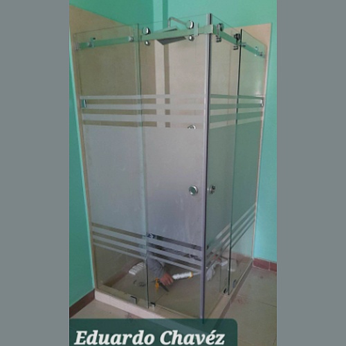 Eduardo Chavéz ventas en vidrios templados