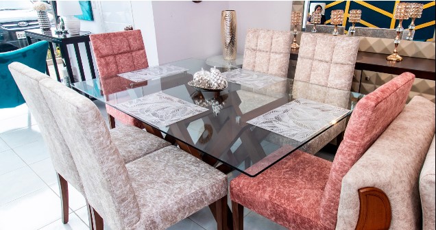 Comedor moderno de 6 sillas con mesa de vidrio Ecuador Mueblería D' Arte La Quadra
