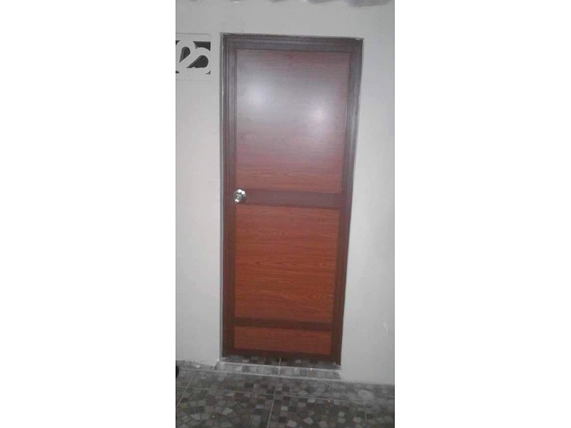 Puerta Madera Filo Aluminio Ecuador