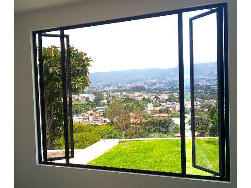 Ventana Batiente con Paño Fijo Central Ecuador