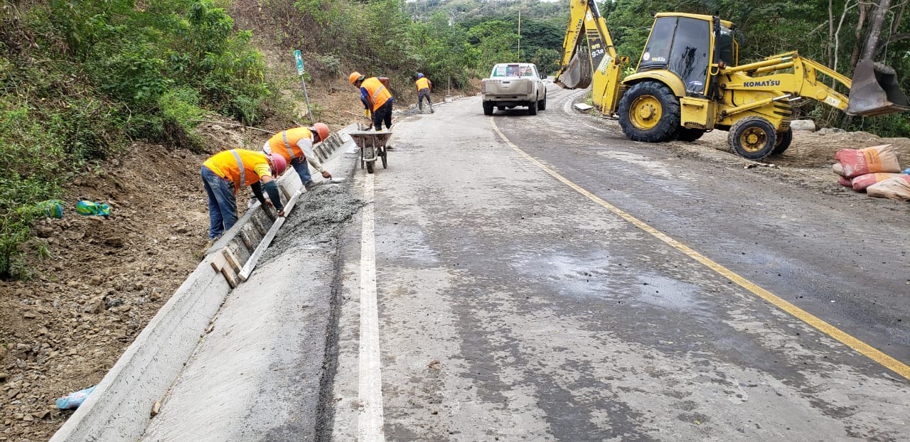 Construcción de vías TECNICAS SOLIS MENDEZ TECNISOLIMEND S.A. Ecuador